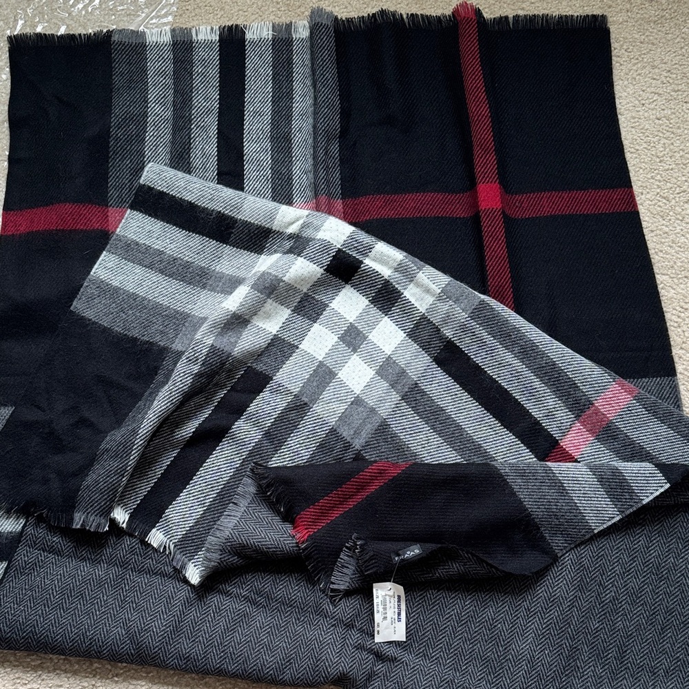 Fraas Black and Gray Herringbone Scarf with Red Stripe
